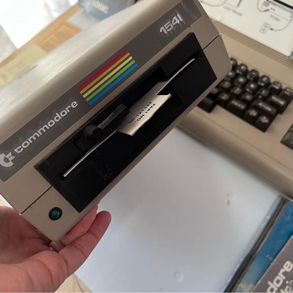 Boxed Commodore 64 computer - Picture 3 of 7